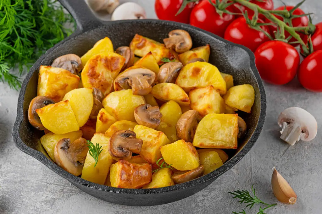 Poêlée de pommes de terre aux champignons et chorizo