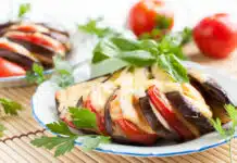 Gratin d'aubergine avec ricotta et tomate