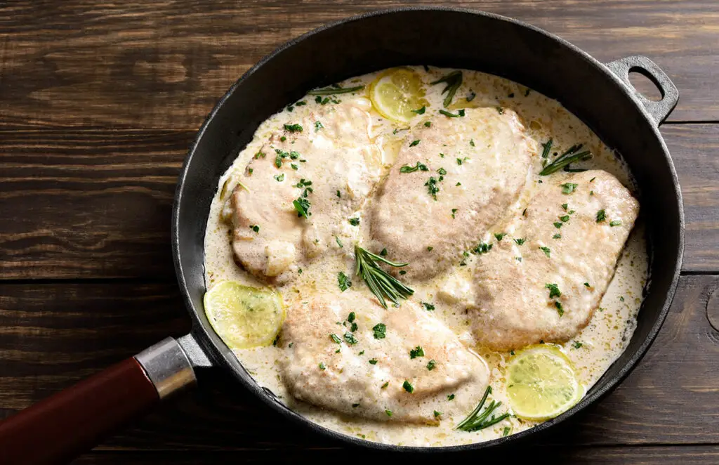 Poitrines de poulet crémeux à l'ail et au citron