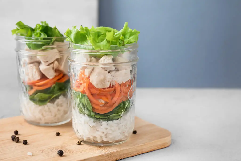 Recette Salade jar au poulet, tomate et concombre