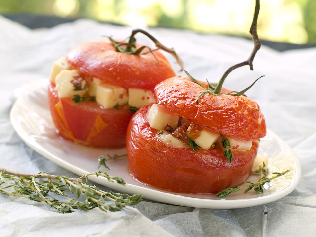 Tomates farcies au fromage et herbes