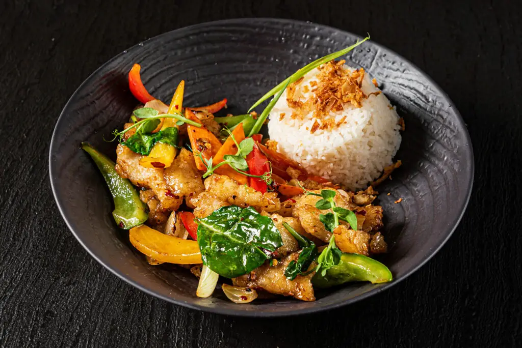 Wok de poulet et légumes