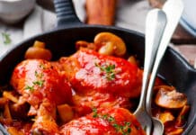 Poulet à la crème de tomate et aux champignons