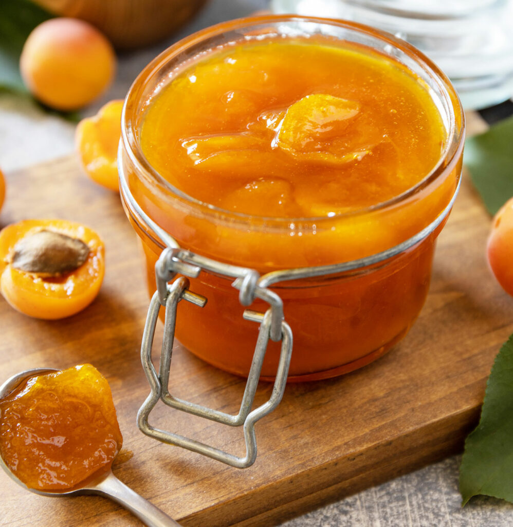 conserves d'abricots au sirop