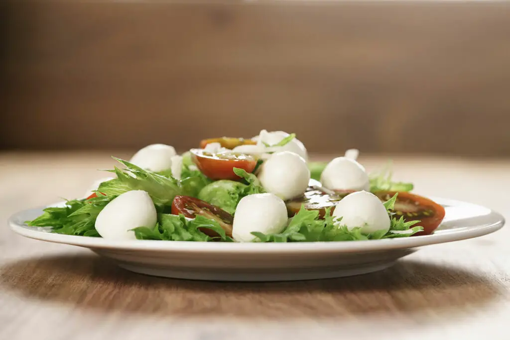 Salade Gourmande au Chèvre Chaud