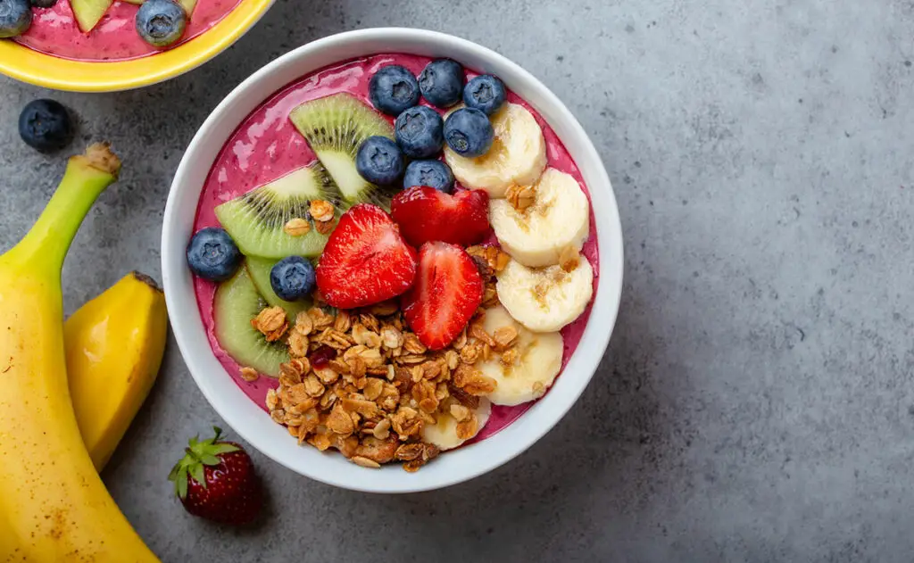 Smoothie Bowl Coloré aux Fruits