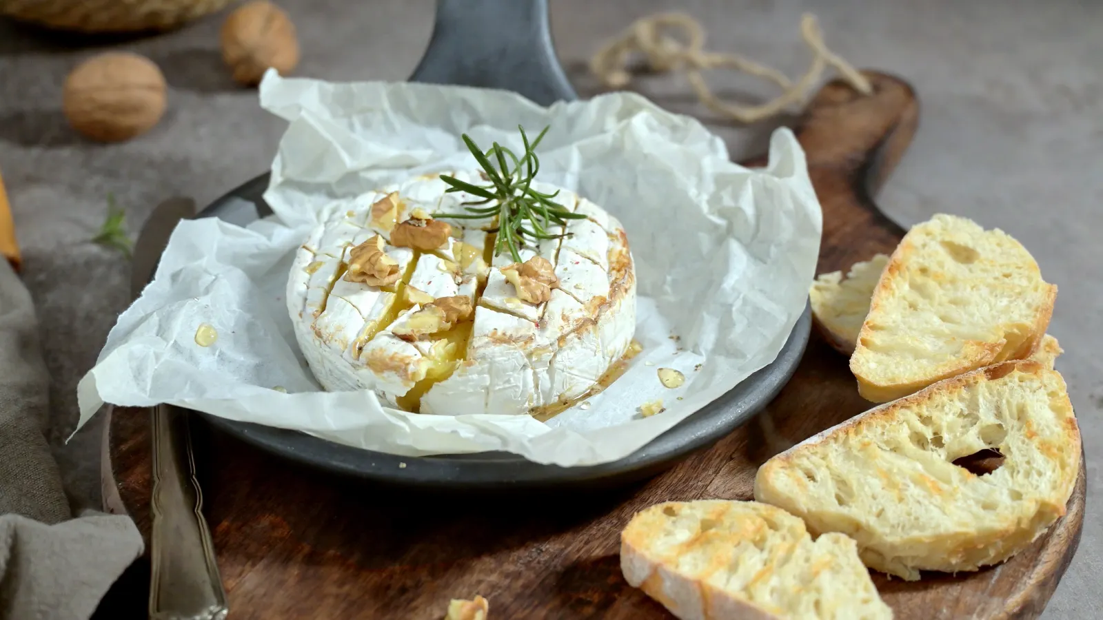 Camembert au four : rôti, fondant et prêt en 20 minutes