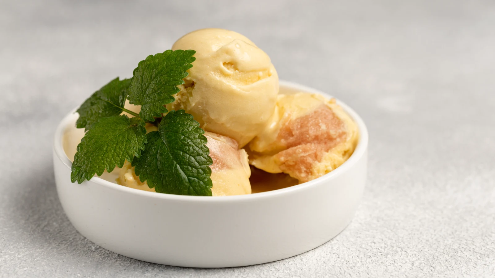 Pêche Melba : la recette originale d&rsquo;Escoffier